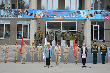Вручение знамён школам Володарского муниципального района