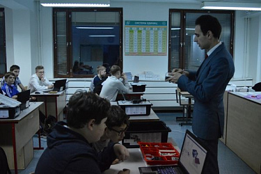 Первые занятия мобильного технопарка "Кванториум" 