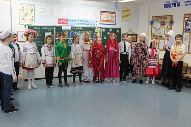 Новогоднее путешествие обучающихся 3-б класса по странам ближнего зарубежья