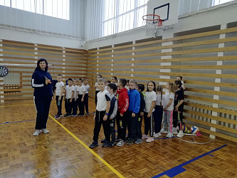 Спортивные соревнования "Весёлые старты" среди учащихся 2-4 классов